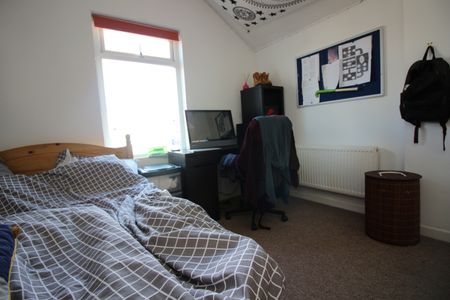 Tewkesbury Street, Cathays - Photo 2