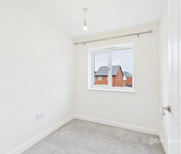 3 bedroom semi-detached to let - Photo 3