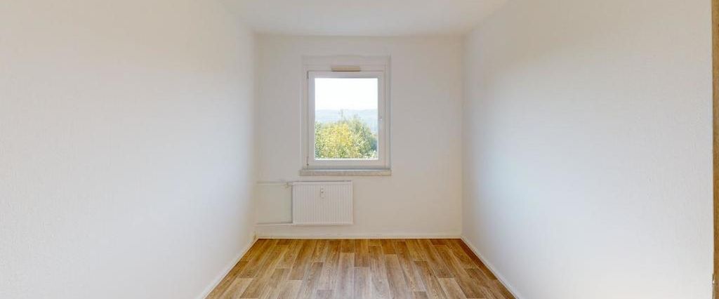 Am Stadtrand gelegene 3-Raum-Wohnung mit Wanne - Photo 1