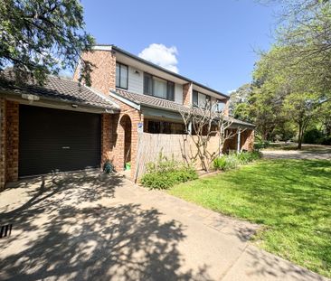 Bright & Spacious 3-Bedroom Townhouse in Prime Location - Photo 5