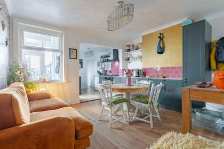 3 bedroom terraced house to rent - Photo 4