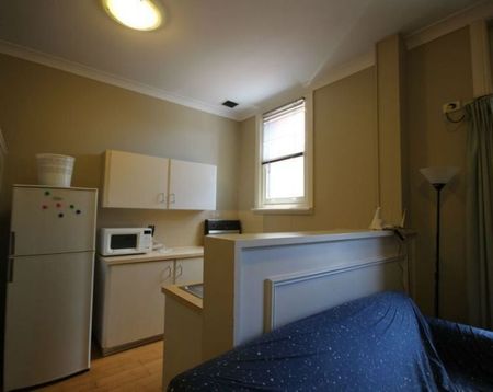 Semi-Furnished City Apartment in Great Location! - Photo 4