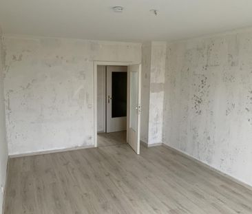 HOCH HINAUS! 2,5 Zimmer-Wohnung in Monheim mit neuem Laminat - Photo 1