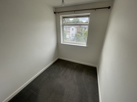 100 Longcroft Road, S18 - Photo 4