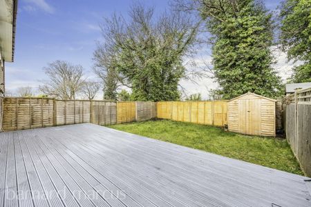 Rutherford Close - Photo 3