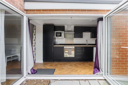 1 bedroom ground floor flat to rent - Photo 4