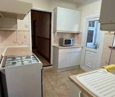 Room in a Shared House, Pemdevon Road, CR0 - Photo 1