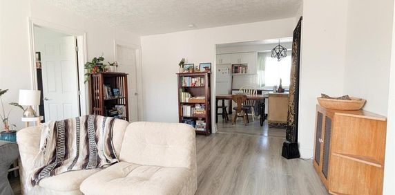 Immeuble - 5891-5901 Boulevard Bourque Grand 6 1/2 Sur Deux étages à Louer - Photo 2