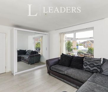 3 bedroom semi-detached house to rent - Photo 2