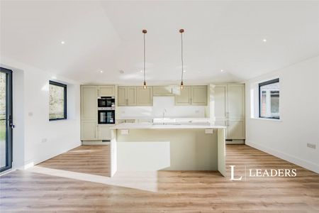 4 bedroom bungalow to rent Charlwood Road, Horley, Surrey, RH6 - Photo 5