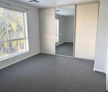 Spacious Low Maintenance Townhouse! - Photo 4
