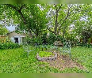 4 Bed 2 Bath Family Home Sherwood Park Glen Allen - Photo 2