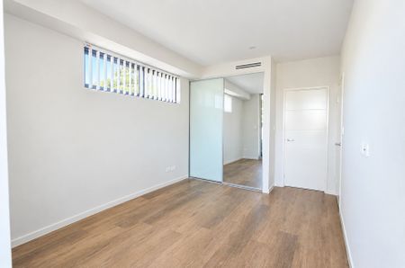 2 Bedroom Apartment&excl;&excl; - Photo 3