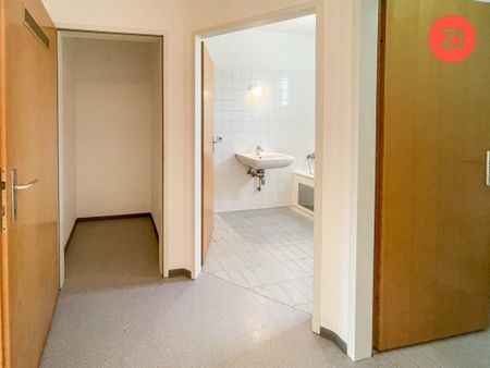 Geförderte 3- Zimmer Wohnung inkl. Loggia und Stellplatz! Einbau einer Küche möglich - Photo 5