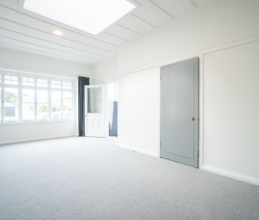 One bedroom, fantastic location! - Photo 3