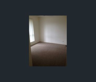 Family Home in Collingwood Park - Photo 2