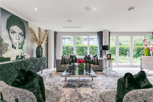 Halcyon Close, Barnes, London, SW13 0BE - Photo 1