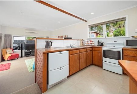 Warm Family Home in Forrest Hill Area - Photo 2