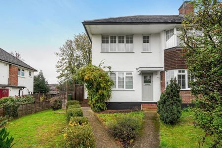 Castleview Road, Weybridge, Surrey, KT13 - Photo 3