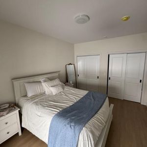 4.5 LUXUEUX A LAVAL TRÈS TRANQUILLE ET SECURITAIRE - Photo 2