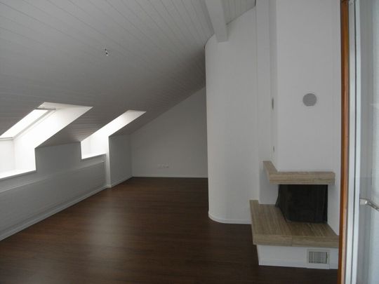 Grosszügige 4.5-Zimmer-Dachwohnung - verfügbar nach Renovation - Photo 1