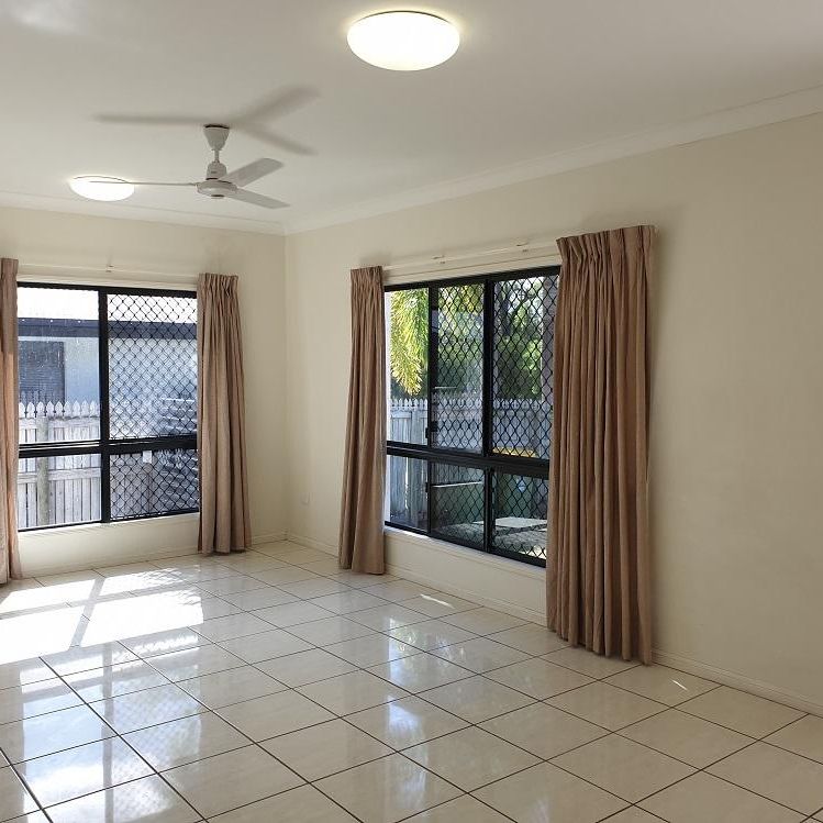 BEAUTIFUL FAMILY HOME - Photo 1