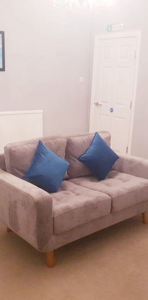 Broom Grove Room 4 - Photo 1