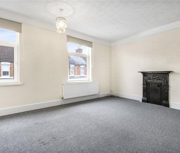 3 bedroom end of terrace house to rent - Photo 2