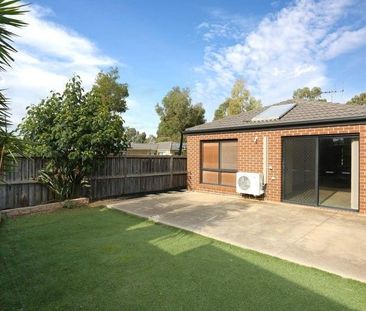 Stylish & Modern Family Haven in Tarneit - Where Comfort Meets Eleg... - Photo 5