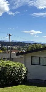 Spacious Family Home with Versatile Living Options - Photo 4