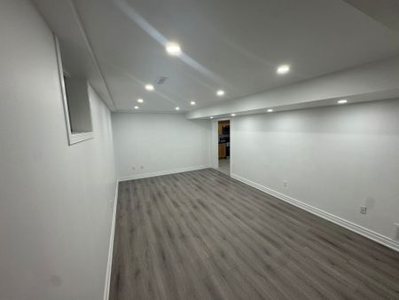 For Lease - 23 Argonne Crescent, Toronto, Ontario - Photo 4