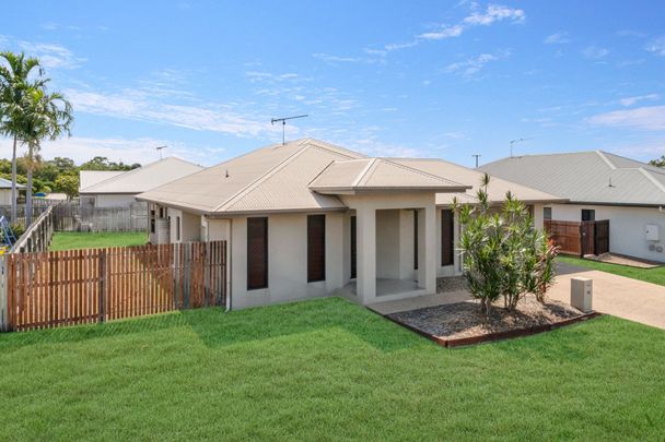 FANTASTIC FAMILY HOME IN MOUNT LOUISA - Photo 1