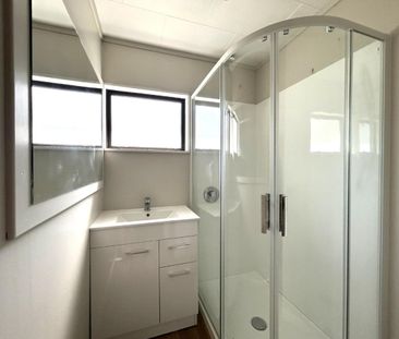 Renovated 3 Bedroom Home – Close to City, Schools & Nelson Hospital - Photo 1