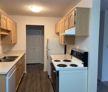 Mayfair Village East 2BD/1BA - Photo 5