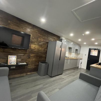 1 bedroom in a house share to rent - Photo 1