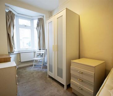 4 bedroom terraced house to rent - Photo 4