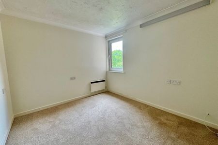 Lyndhurst Court - Photo 5