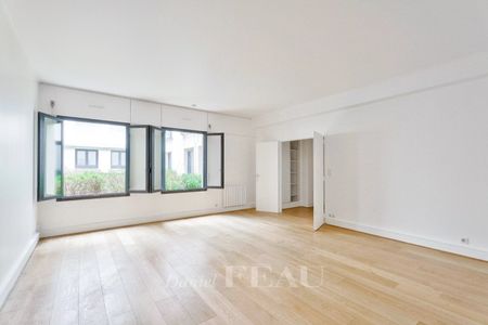 Appartement • Clichy-Trinité - Photo 2