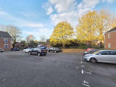 Newlands Close, Hagley, Stourbridge, West Midlands, DY9 - Photo 4