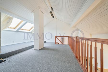 SPACIOUS TRI-LEVEL WITH CHARM AND BALCONY-TERRACE - Photo 3