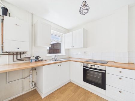The Bassetts, Stroud, Gloucestershire, GL5 - Photo 3