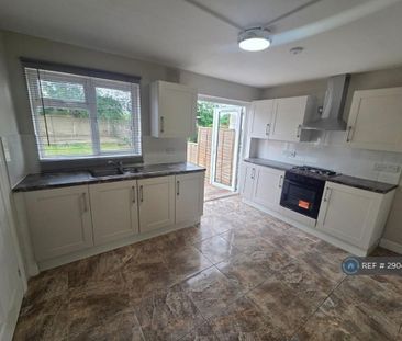 4 bedroom semi-detached house to rent - Photo 5