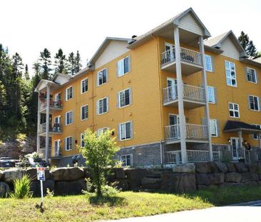 CONDO 4 1/2 à louer à Ste-Agathe-des-Monts. INCLUS DANS LOYER : le ... - Photo 1