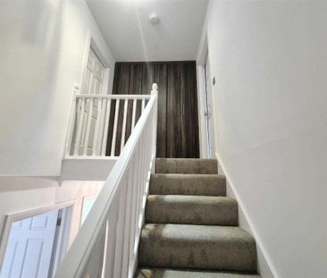 South Ferry Quay - Photo 2