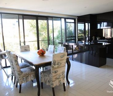 Immaculate 3 Bedroom, 3 bathroom, 2 story town house - Photo 1