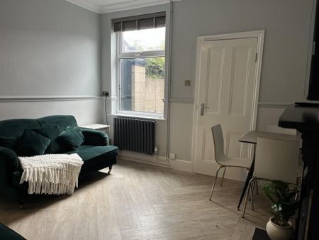 4 bedroom terraced house to rent - Photo 3