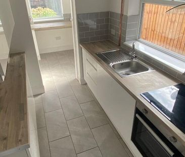 2 bedroom terraced house to rent - Photo 3
