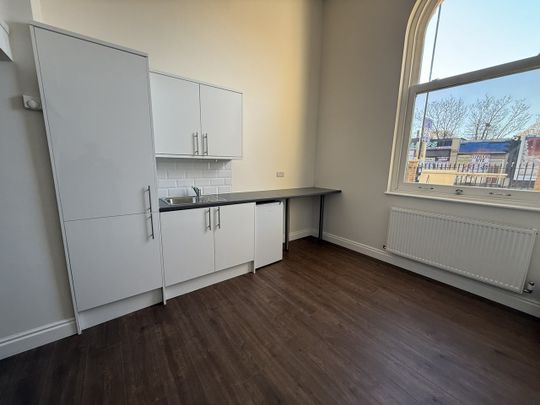 Studio Flat, Friern Barnet Road, N11 - Photo 1