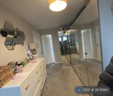 4 bedroom semi-detached house to rent - Photo 3