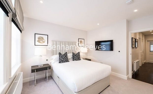 3 Bedroom flat to rent in Hamlet Garden, Hammersmith, W6 - Photo 1